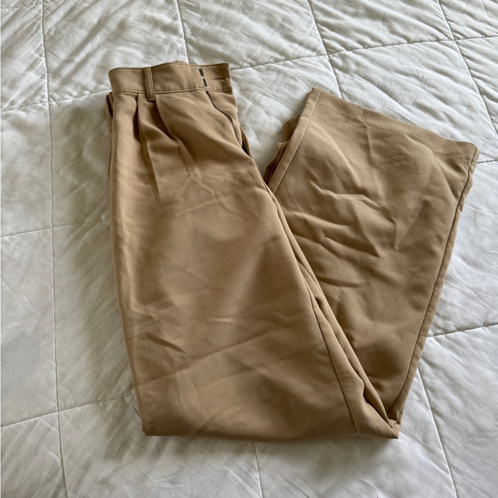 Abercrombie tan trousers in Petie